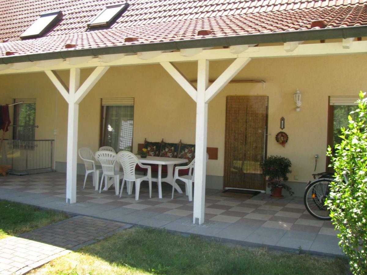 Ferienwohnung Herbsleben エクステリア 写真